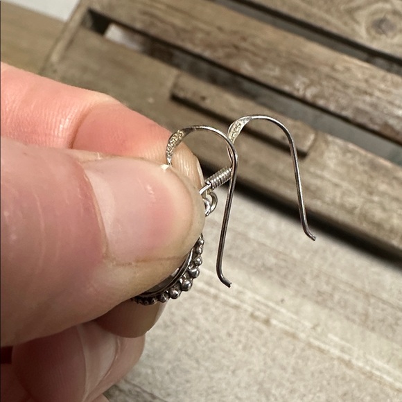 Sterling silver MC 925 stamped great shape white mother of pearl mosaic earrings - Picture 4 of 6